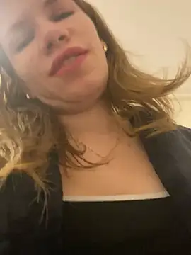 Snapshot of EvaRush chatting on 01-21-25, 07:17 EvaRush online show from 01-21-25, 07:17