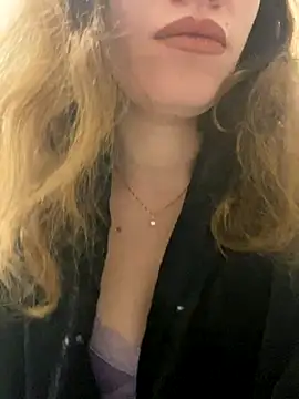 Snapshot of EvaRush chatting on 12-02-24, 11:57 EvaRush online show from 12-02-24, 11:57