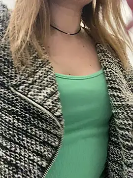 Snapshot of EvaRush chatting on 03-23-25, 02:04 EvaRush online show from 03-23-25, 02:04