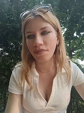 EvaRush online show from 05-25-26, 04:17