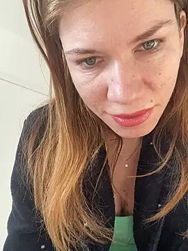 Snapshot of EvaRush chatting on 02-10-25, 07:15 EvaRush online show from 02-10-25, 07:15