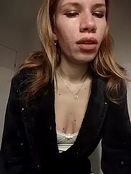 Snapshot of EvaRush chatting on 10-04-25, 05:25 EvaRush online show from 10-04-25, 05:25