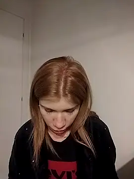 Snapshot of EvaRush chatting on 11-17-25, 11:31 EvaRush online show from 11-17-25, 11:31