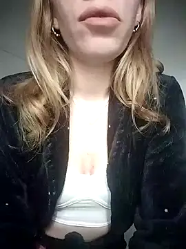 Snapshot of EvaRush chatting on 10-05-25, 09:05 EvaRush online show from 10-05-25, 09:05