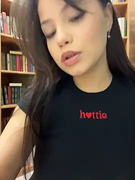Chloe  Moon online show from 06-12-26, 02:15