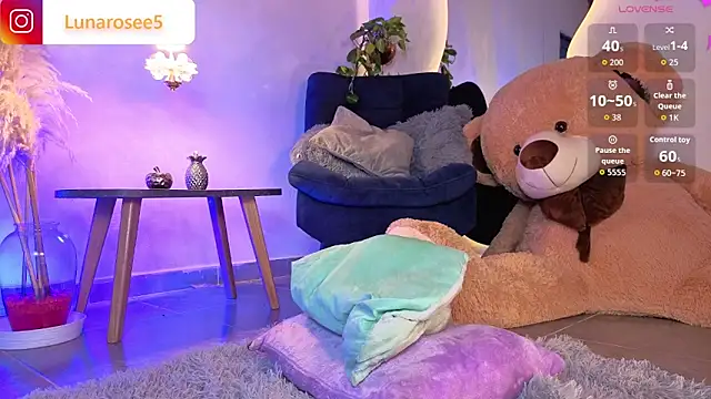 Snapshot of LunaRose5 chatting on 10-23-25, 03:38 LunaRose5 online show from 10-23-25, 03:38