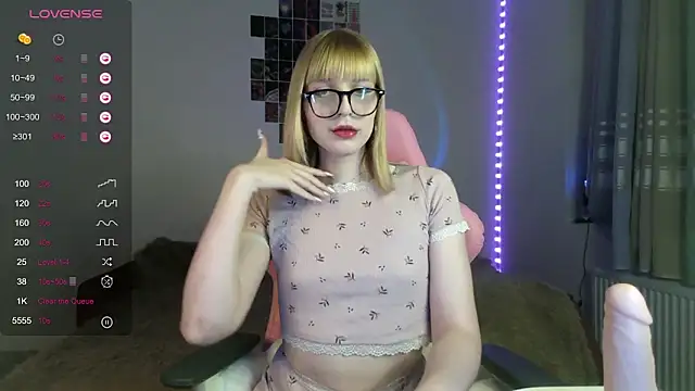 Snapshot of joy_pretty chatting on 12-14-24, 02:22 joy pretty online show from 12-14-24, 02:22