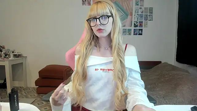 Snapshot of joy_pretty chatting on 03-08-25, 04:50 joy pretty online show from 03-08-25, 04:50