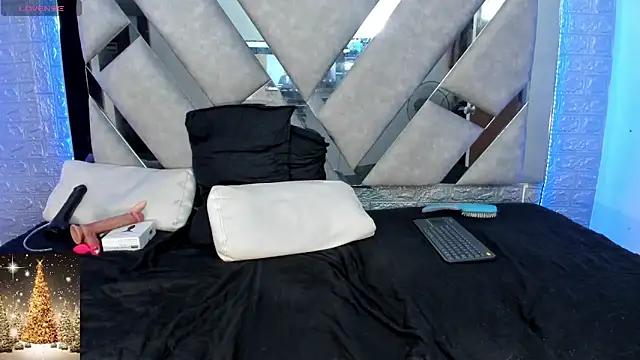 Snapshot of Kayal-stone chatting on 12-15-24, 10:18 Kayal-stone online show from 12-15-24, 10:18