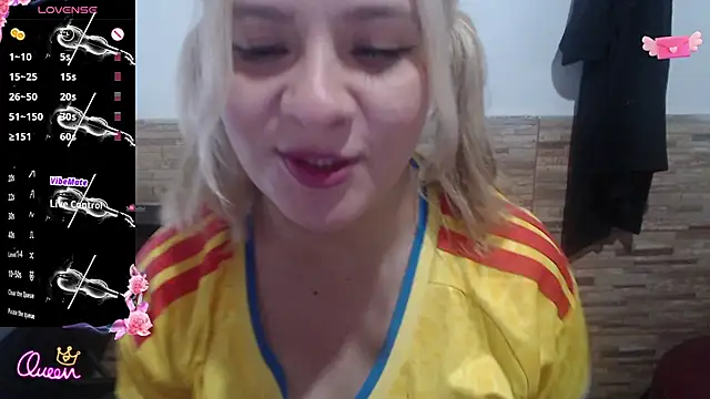 Snapshot of athenea_russo4 chatting on 06-17-26, 11:14 athenea russo4 online show from 06-17-26, 11:14