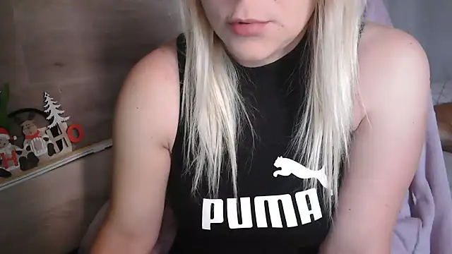 Snapshot of LaRa_forU chatting on 10-01-25, 10:09 LaRa forU online show from 10-01-25, 10:09