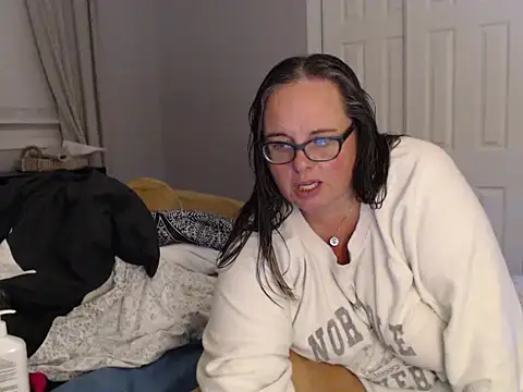 LauLauPAWG online show from 10-13-25, 02:24