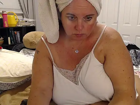 LauLauPAWG online show from 10-19-25, 12:35