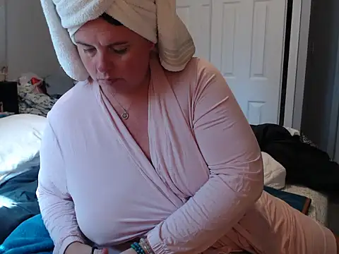 LauLauPAWG online show from 09-10-25, 05:23