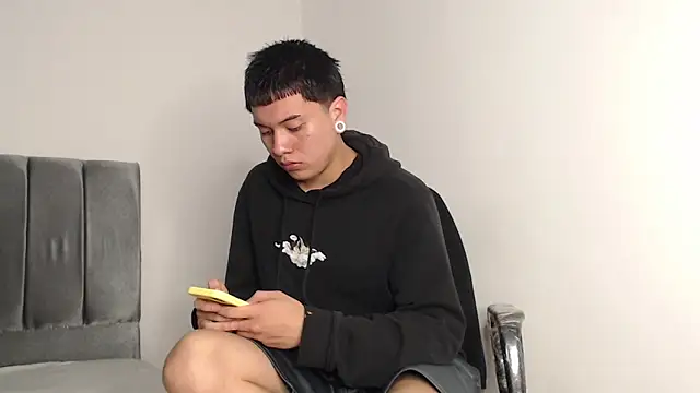 Snapshot of alex-lover chatting on 10-27-25, 12:33 alex-lover online show from 10-27-25, 12:33