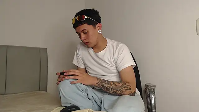 alex-lover online show from 02-10-26, 01:48