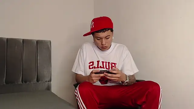 Snapshot of alex-lover chatting on 02-15-25, 08:11 alex-lover online show from 02-15-25, 08:11