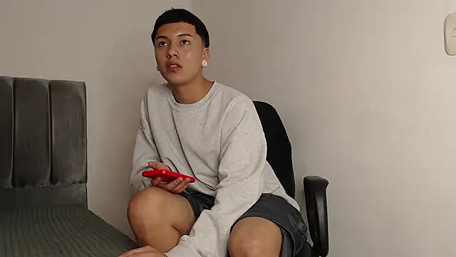 Snapshot of alex-lover chatting on 03-18-25, 04:07 alex-lover online show from 03-18-25, 04:07