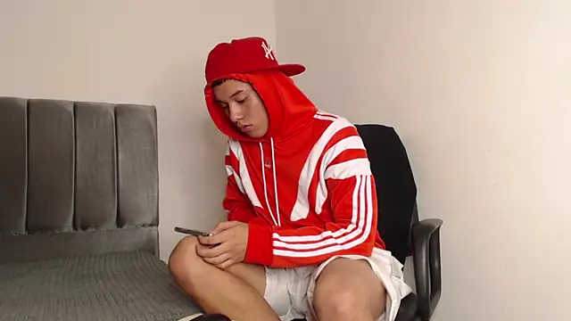 Snapshot of alex-lover chatting on 02-05-25, 04:59 alex-lover online show from 02-05-25, 04:59