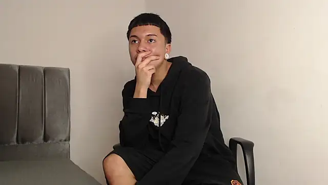 Snapshot of alex-lover chatting on 03-21-25, 06:05 alex-lover online show from 03-21-25, 06:05