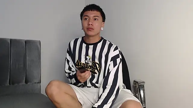 Snapshot of alex-lover chatting on 10-11-25, 12:44 alex-lover online show from 10-11-25, 12:44