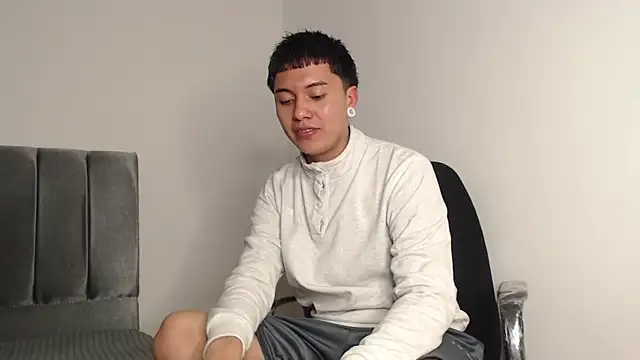 Snapshot of alex-lover chatting on 10-16-25, 01:47 alex-lover online show from 10-16-25, 01:47