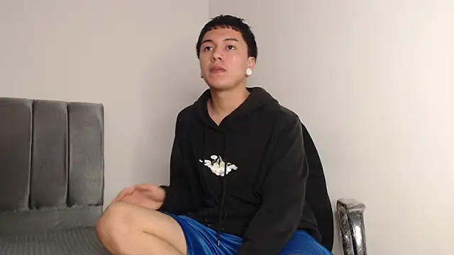 Snapshot of alex-lover chatting on 10-01-25, 01:22 alex-lover online show from 10-01-25, 01:22