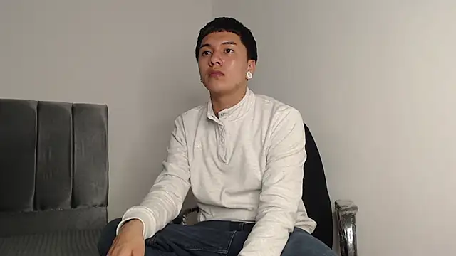 Snapshot of alex-lover chatting on 10-02-25, 02:37 alex-lover online show from 10-02-25, 02:37