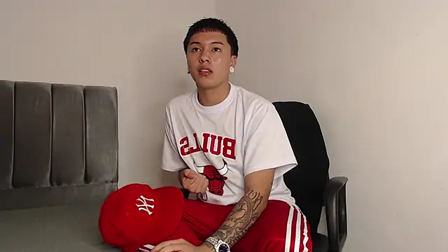 Snapshot of alex-lover chatting on 02-15-25, 02:04 alex-lover online show from 02-15-25, 02:04