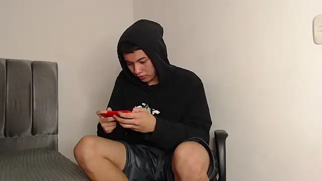 Snapshot of alex-lover chatting on 03-06-25, 05:24 alex-lover online show from 03-06-25, 05:24