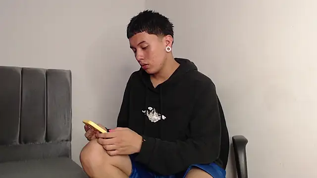 Snapshot of alex-lover chatting on 09-18-25, 01:41 alex-lover online show from 09-18-25, 01:41