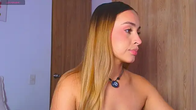 Snapshot of PollyGrey_ chatting on 07-19-26, 03:59 PollyGrey online show from 07-19-26, 03:59