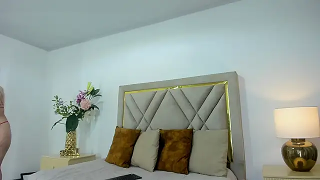 emily queen2 online show from 02-19-26, 07:11