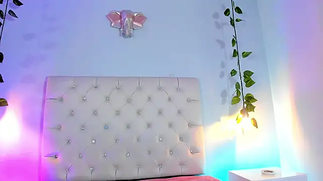 Isabella Flowers online show from 11-28-25, 07:47