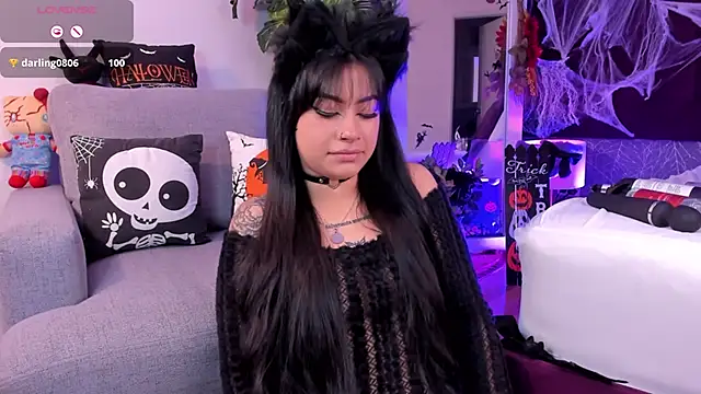 Snapshot of DakottaHill chatting on 10-28-25, 06:23 DakottaHill online show from 10-28-25, 06:23