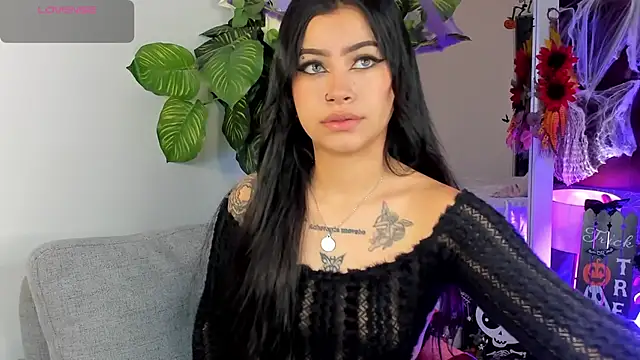 Snapshot of DakottaHill chatting on 10-15-25, 05:50 DakottaHill online show from 10-15-25, 05:50