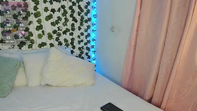 Snapshot of daren_paulina chatting on 10-25-25, 02:22 daren paulina online show from 10-25-25, 02:22