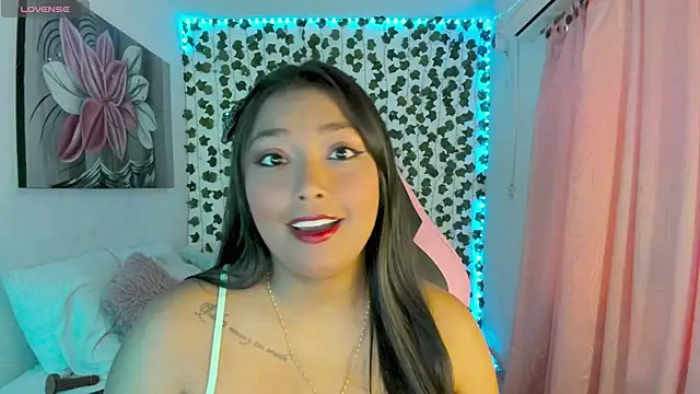 Snapshot of daren_paulina chatting on 03-22-25, 01:41 daren paulina online show from 03-22-25, 01:41