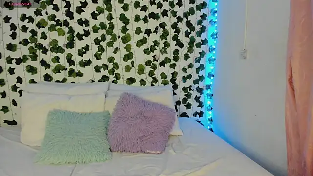 Snapshot of daren_paulina chatting on 09-25-25, 11:49 daren paulina online show from 09-25-25, 11:49