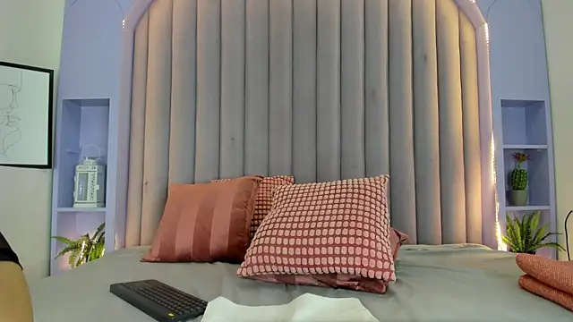 StefanyWilliams  online show from 10-28-25, 02:34