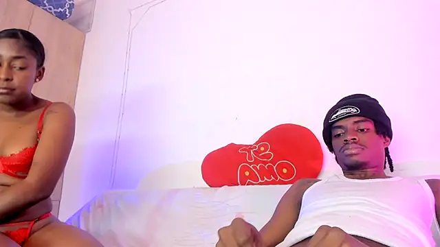 Snapshot of LoveBirds__1 chatting on 10-18-25, 04:03 LoveBirds 1 online show from 10-18-25, 04:03