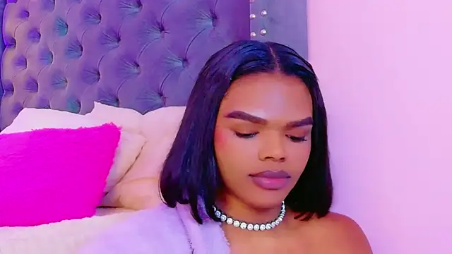 CamiEstrada online show from 11-28-25, 10:48