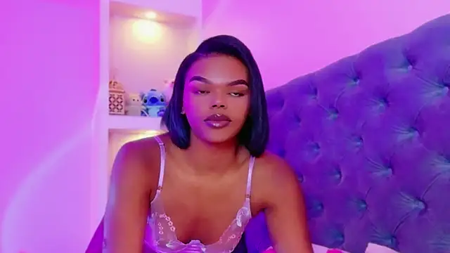 Snapshot of CamiEstrada chatting on 10-21-25, 02:22 CamiEstrada online show from 10-21-25, 02:22