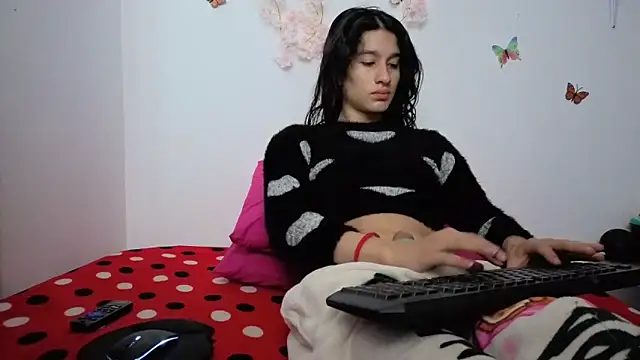 Safiro Queen online show from 11-18-25, 11:35