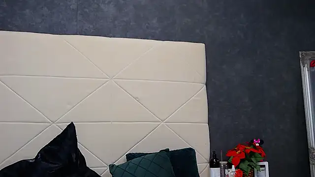 IssaSmith online show from 05-04-26, 07:22