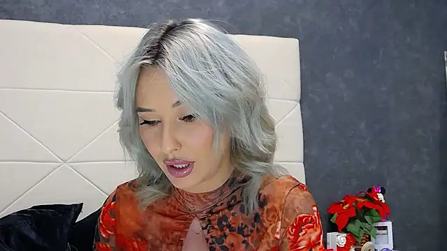 IssaSmith online show from 05-18-26, 07:24