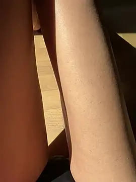 Naylee   online show from 04-15-26, 11:49