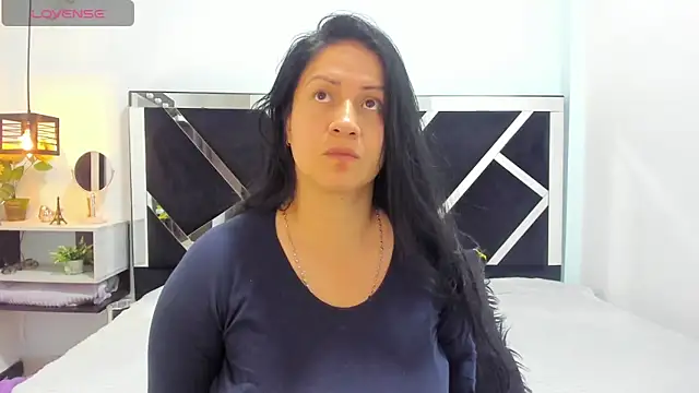 Snapshot of Ambber_moon chatting on 10-06-25, 10:21 Ambber moon online show from 10-06-25, 10:21