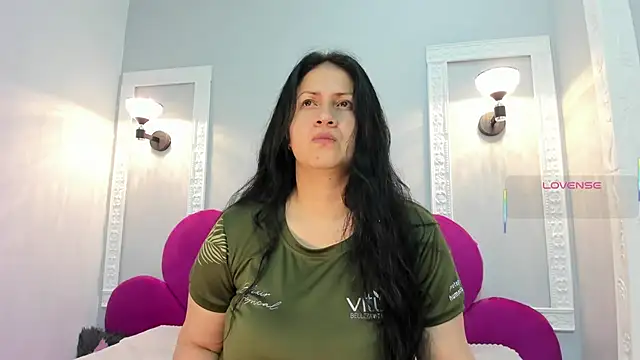 Snapshot of Ambber_moon chatting on 03-07-25, 03:29 Ambber moon online show from 03-07-25, 03:29