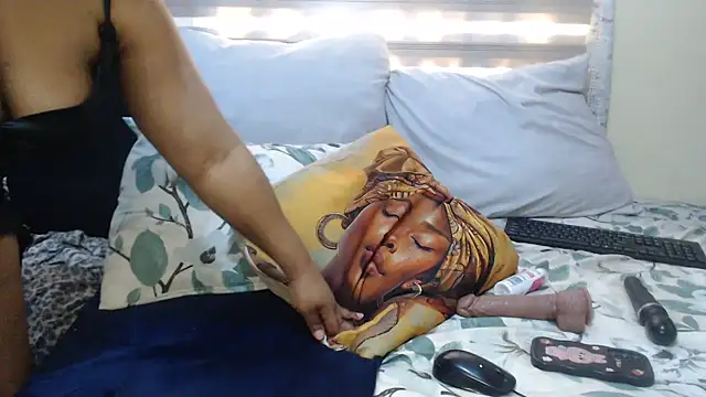 Snapshot of Foxybrownxx1 chatting on 06-24-26, 03:10 Foxybrownxx1 online show from 06-24-26, 03:10